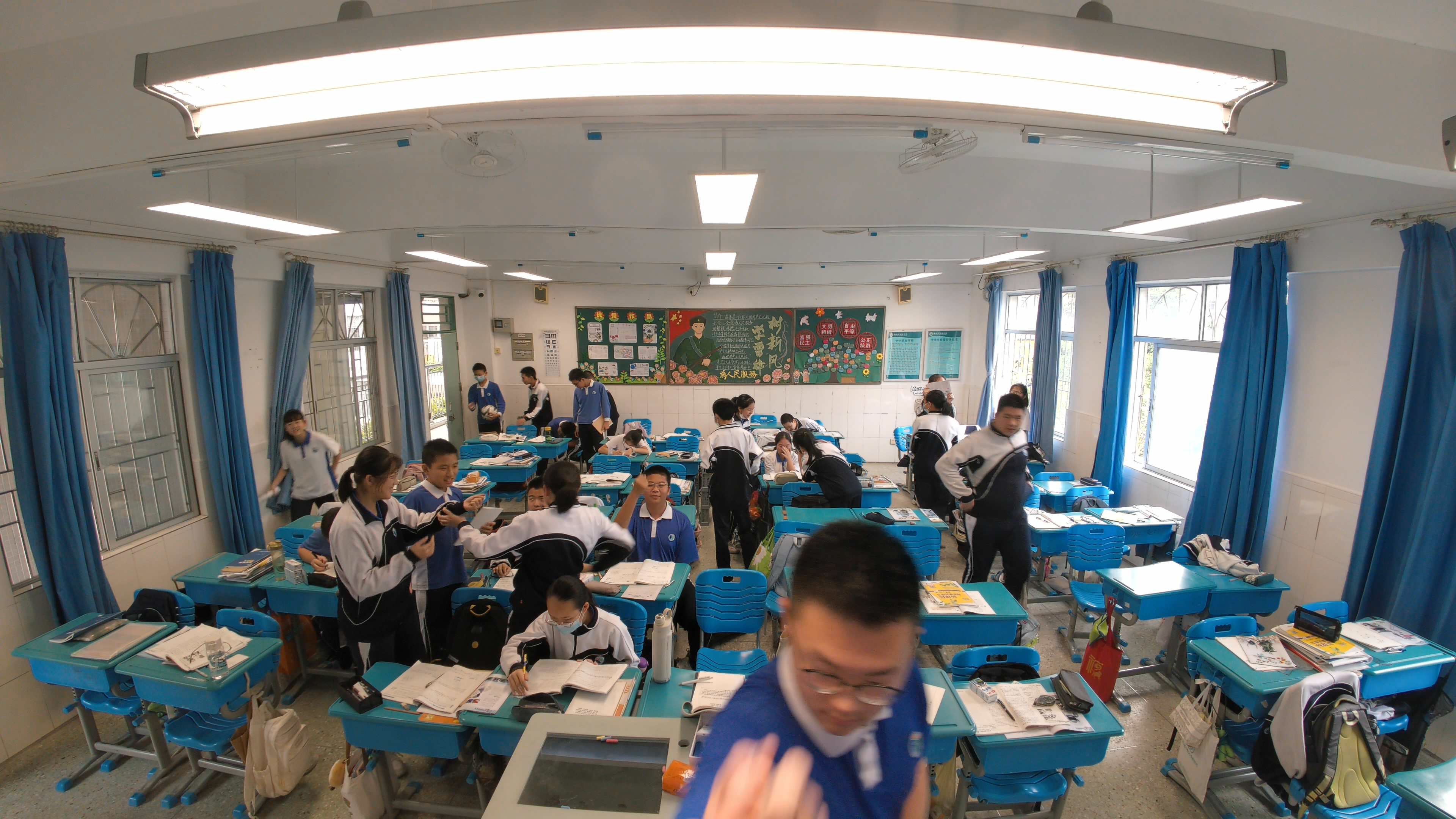 2025届909教室纪念照